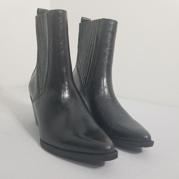 7 Dials Eve Bootie Embossed Print - Picture 5 of 10